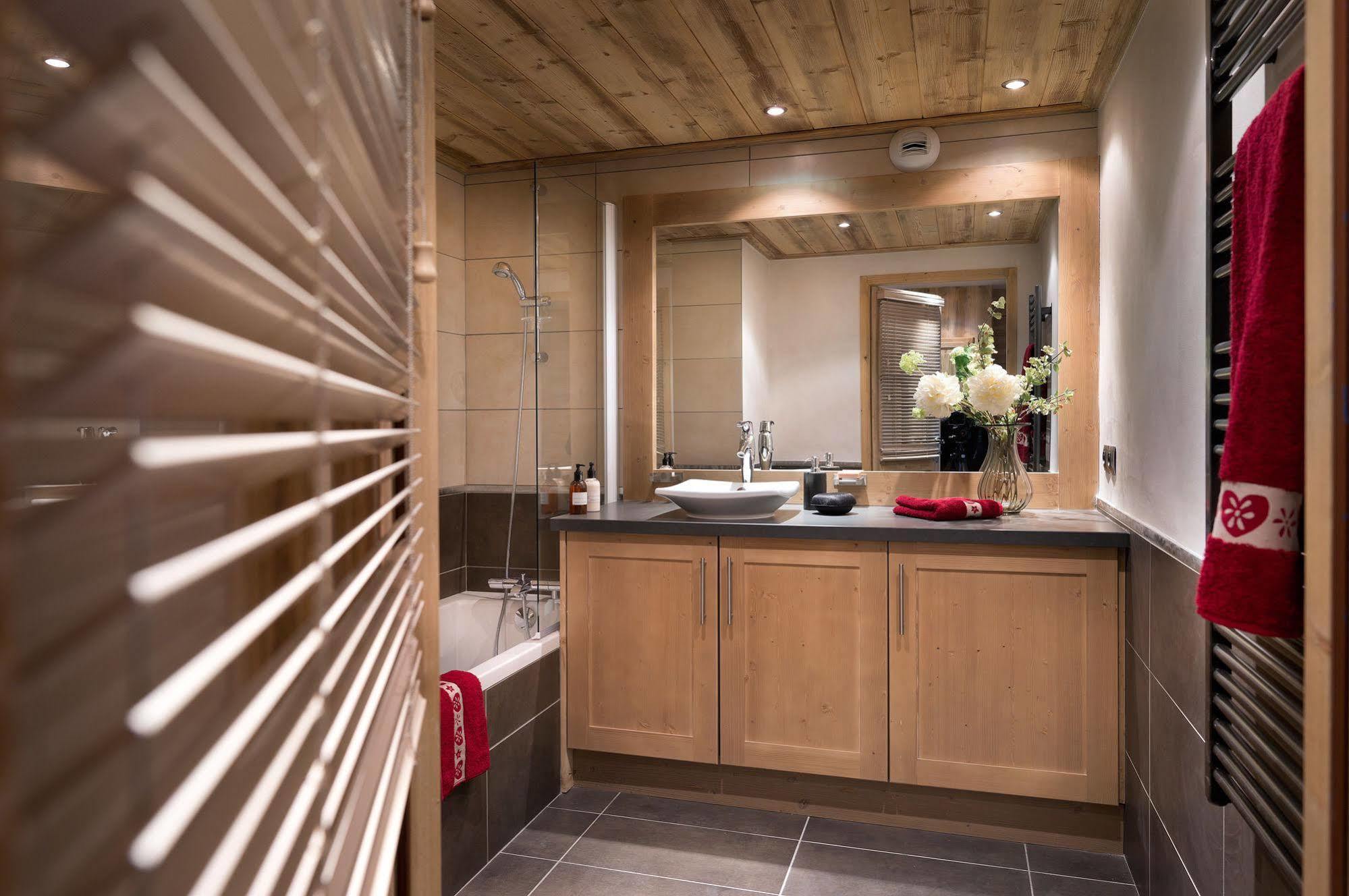 Cgh Residences And Spa Les Chalets De Leana 雷加霍斯达哈施 外观 照片
